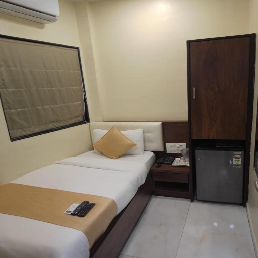 Hotel Ashyana - Near To Grant Road Station 뭄바이 외부 사진