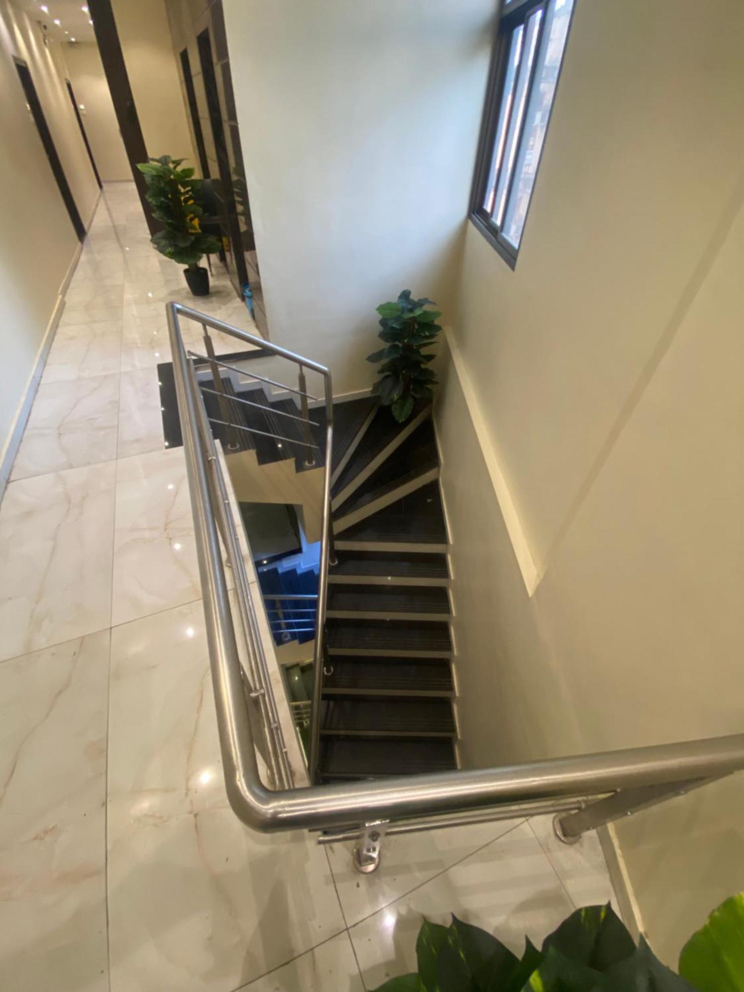 Hotel Ashyana - Near To Grant Road Station 뭄바이 외부 사진