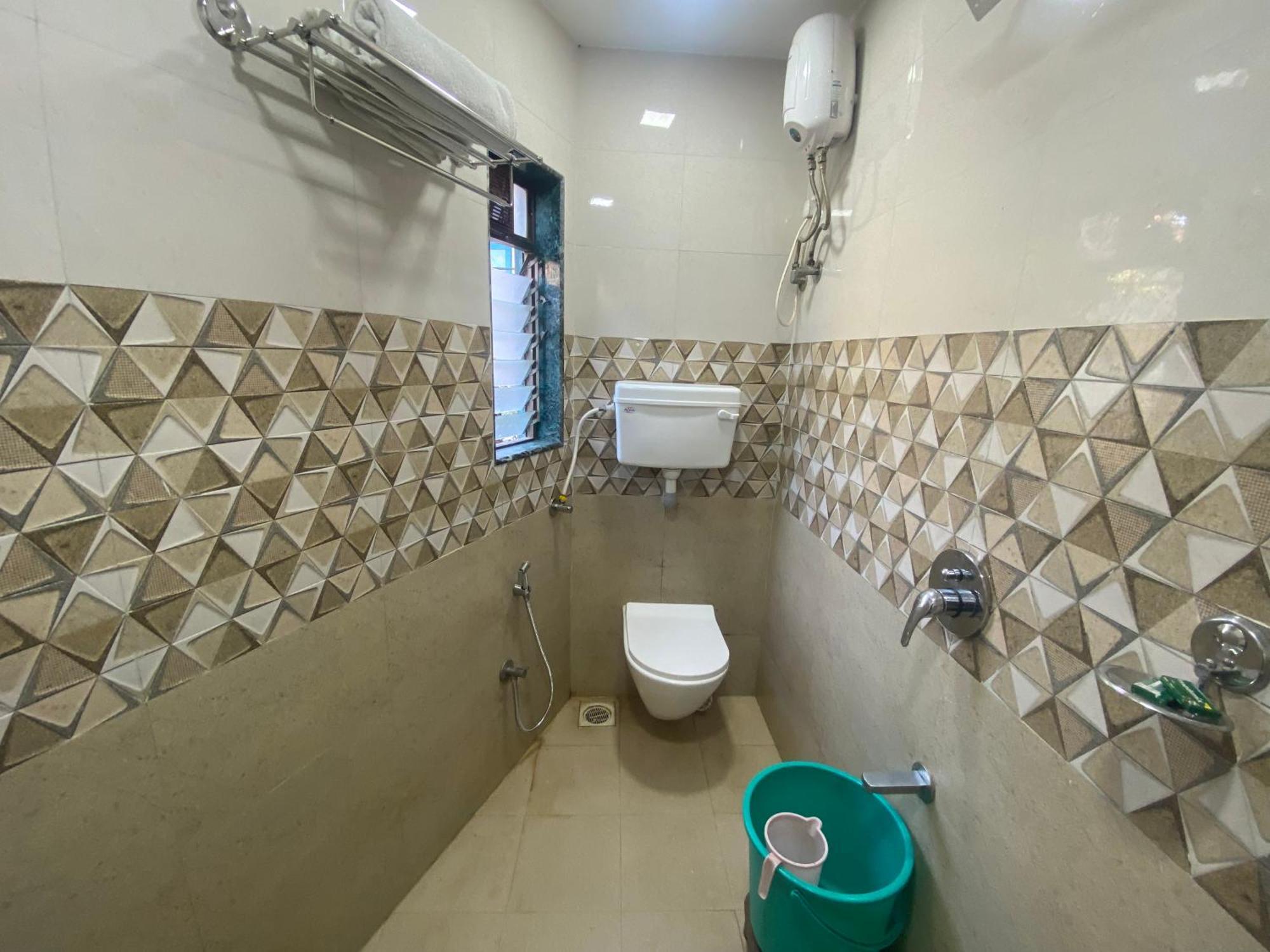 Hotel Ashyana - Near To Grant Road Station 뭄바이 외부 사진