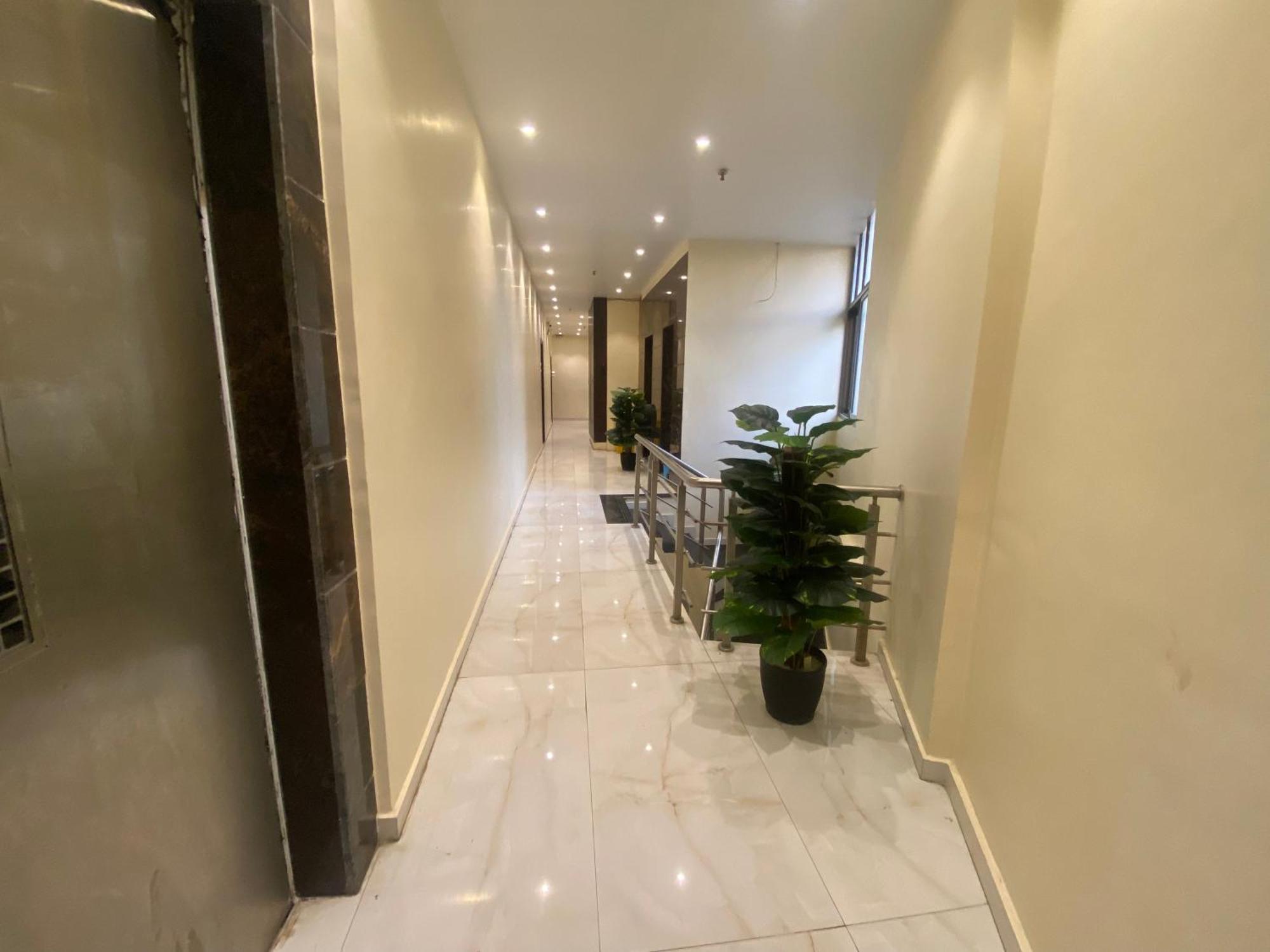 Hotel Ashyana - Near To Grant Road Station 뭄바이 외부 사진