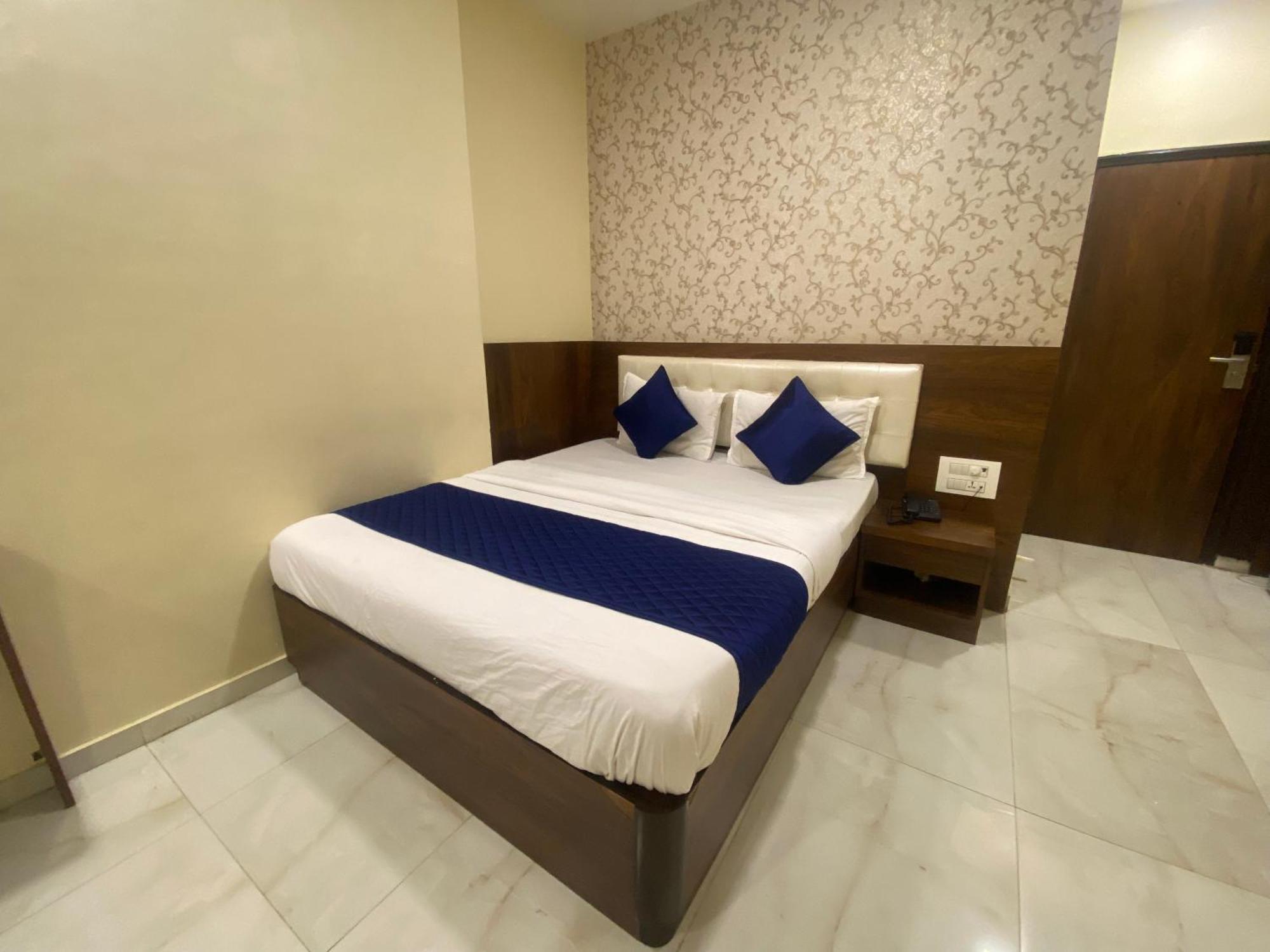 Hotel Ashyana - Near To Grant Road Station 뭄바이 외부 사진
